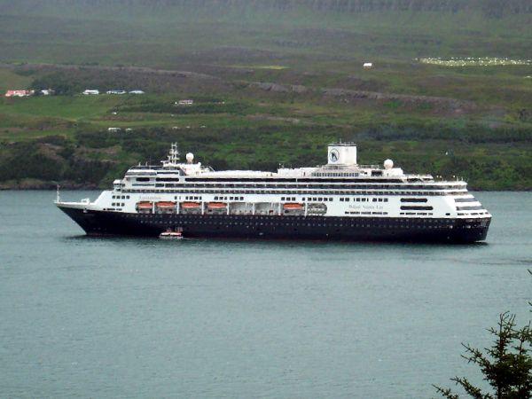 Cruise ship